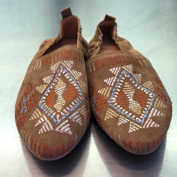 Bird of Flight embroidered slip-ons. Sundance, . - Picture 2 of 6